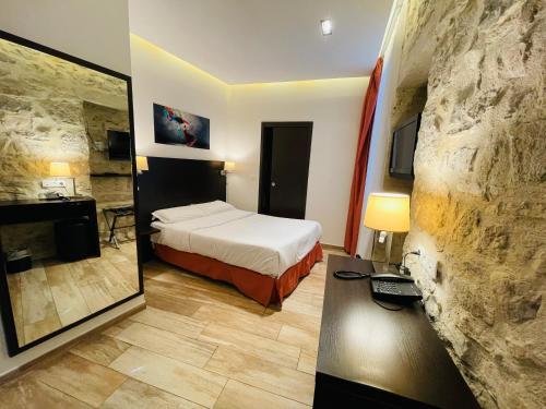 Central Hotel in Nimes Central Hotel in Nimes
