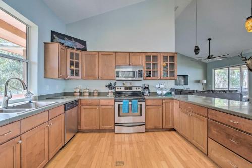 Lakefront Crystal River Home with Private Dock! in Inglis (FL) Lakefront Crystal River Home with Private Dock! in Inglis (FL)