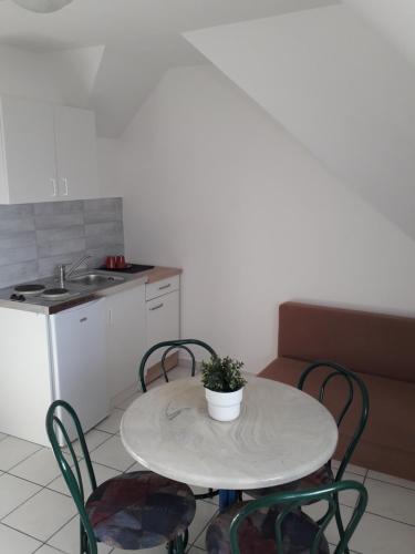 Béke Stúdió Apartman (Beke Studio Apartman) in บาลาตันเลลเล Béke Stúdió Apartman (Beke Studio Apartman) in บาลาตันเลลเล