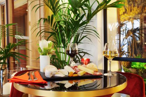 Food and beverages, Hotel Trianon Rive Gauche near Brasserie Lipp Restaurant Food and beverages, Hotel Trianon Rive Gauche near Brasserie Lipp Restaurant