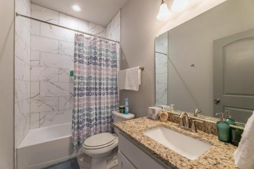 Bathroom, Light-Filled Modern Home near Downtown/Uptown in Cedar Crest Bathroom, Light-Filled Modern Home near Downtown/Uptown in Cedar Crest