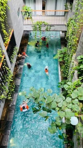 Family Apartment with Pool View