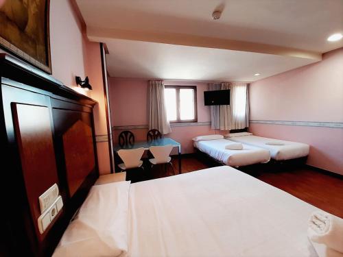 Hosteria Sara by gaiarooms in Salamanca City Center Hosteria Sara by gaiarooms in Salamanca City Center