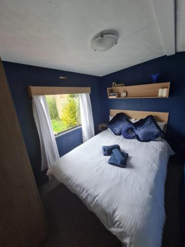 Lovely caravan at Harts Holiday Park Leysdown-on-Sea in Eastchurch Lovely caravan at Harts Holiday Park Leysdown-on-Sea in Eastchurch