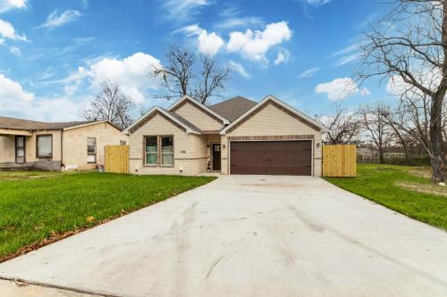 Brand New Lovely and Inviting 4 Bedroom Home in Cedar Crest Brand New Lovely and Inviting 4 Bedroom Home in Cedar Crest