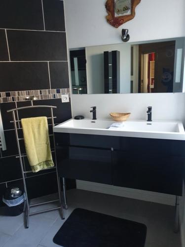 Baño, Maison individuelle avec jardin Sud Ardèche, Aubenas Vals les bains (Maison individuelle avec jardin Sud Ardeche, Aubenas Vals les bains) in Aubenas Baño, Maison individuelle avec jardin Sud Ardèche, Aubenas Vals les bains (Maison individuelle avec jardin Sud Ardeche, Aubenas Vals les bains) in Aubenas