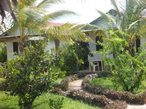 Entrance, African Dream Cottages - Diani Beach in Mombasa Entrance, African Dream Cottages - Diani Beach in Mombasa