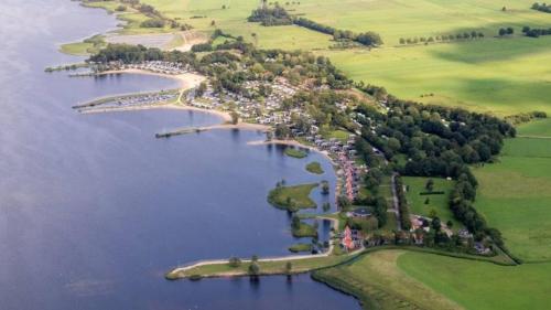 Beach, Prachtig 6-persoons chalet aan het Veluwemeer dichtbij Harderwijk, Amersfoort en Zwolle in Hulshorst Beach, Prachtig 6-persoons chalet aan het Veluwemeer dichtbij Harderwijk, Amersfoort en Zwolle in Hulshorst