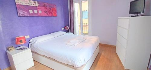 Alameda de Hércules, Gate of Seville center