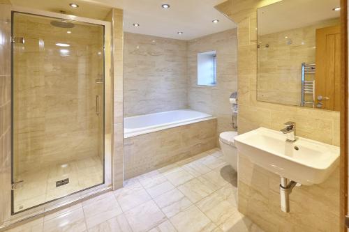 Bathroom, Host & Stay - Home Farm Cottage in Dunsley Bathroom, Host & Stay - Home Farm Cottage in Dunsley