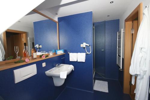 Bathroom, Landhaus Lebert Restaurant in Windelsbach Bathroom, Landhaus Lebert Restaurant in Windelsbach