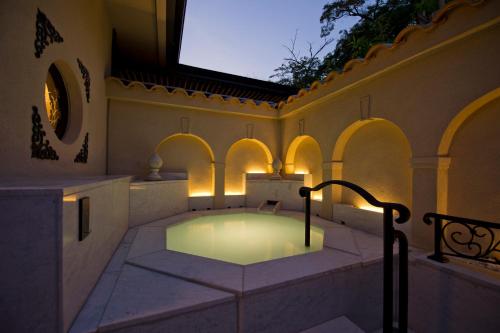 Open air bath, Kadensho, Arashiyama Onsen, Kyoto - Kyoritsu Resort near Arashiyama Monkey Park Open air bath, Kadensho, Arashiyama Onsen, Kyoto - Kyoritsu Resort near Arashiyama Monkey Park