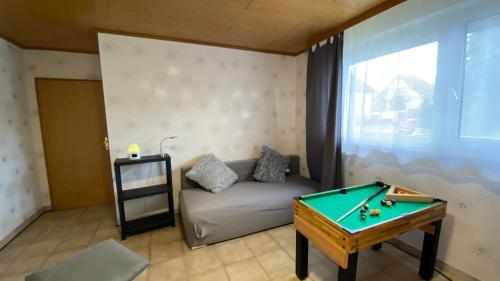 Cosy 3 Zimmer Whg incl großer Wohnkuche, Smart TV, WLAN, Eutelsat & Astra Satelliten TV, viele Parkp in ฟลอร์ไชม์ อัม ไมน์ Cosy 3 Zimmer Whg incl großer Wohnkuche, Smart TV, WLAN, Eutelsat & Astra Satelliten TV, viele Parkp in ฟลอร์ไชม์ อัม ไมน์