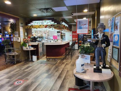 Pub/Lounge, Sundre Motor Inn in Sundre (AB) Pub/Lounge, Sundre Motor Inn in Sundre (AB)