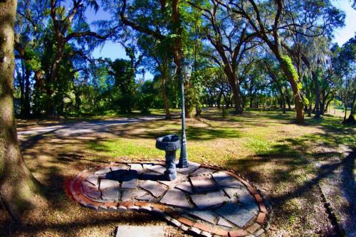 Cheerful 3 bedrooms Home on 3.5acres Rv parking in Zephyrhills (FL) Cheerful 3 bedrooms Home on 3.5acres Rv parking in Zephyrhills (FL)