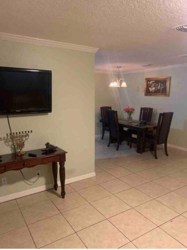 Cheerful 3 bedrooms Home on 3.5acres Rv parking in Zephyrhills (FL) Cheerful 3 bedrooms Home on 3.5acres Rv parking in Zephyrhills (FL)