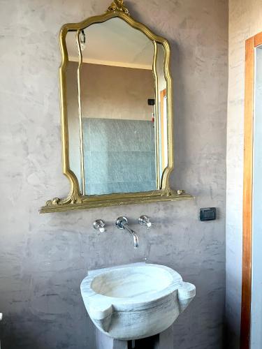 Bathroom, 7 bedrooms villa with private pool enclosed garden and wifi at Ca' dei Rovati in Cigognola Bathroom, 7 bedrooms villa with private pool enclosed garden and wifi at Ca' dei Rovati in Cigognola