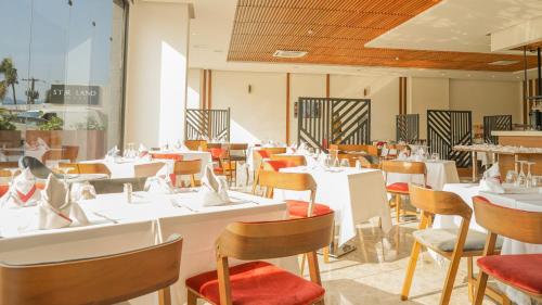 Restaurant, STAR LAND HOTEL BASTOS in Yaounde Restaurant, STAR LAND HOTEL BASTOS in Yaounde