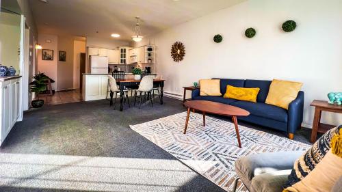 Mountain View Suites by FantasticStay in Fairmont Hot Springs (BC) Mountain View Suites by FantasticStay in Fairmont Hot Springs (BC)