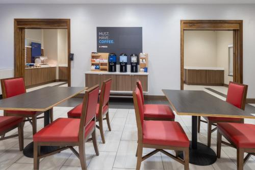 Eten en drinken, Holiday Inn Express & Suites Dallas East-Fair Park By IHG in Claremont Eten en drinken, Holiday Inn Express & Suites Dallas East-Fair Park By IHG in Claremont