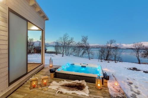 Hot tub, Robukta Lodge in Tromsø Hot tub, Robukta Lodge in Tromsø