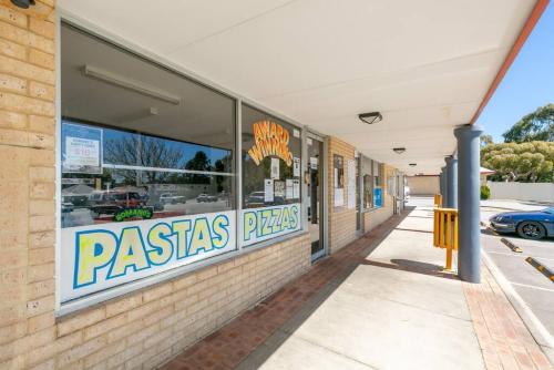 Nabij attractie, A1 Stylish light filled 2 bed apt Free WiFi in Joondalup Nabij attractie, A1 Stylish light filled 2 bed apt Free WiFi in Joondalup