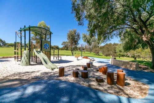 Nabij attractie, A1 Stylish light filled 2 bed apt Free WiFi in Joondalup Nabij attractie, A1 Stylish light filled 2 bed apt Free WiFi in Joondalup