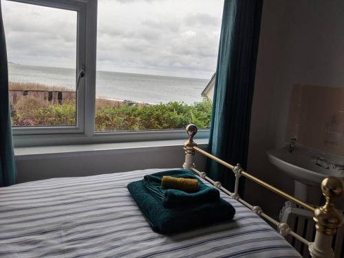 Beach Front Coastal Retreat with Sea Views in 斯托肯汉 Beach Front Coastal Retreat with Sea Views in 斯托肯汉
