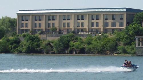 Hidden Falls Inn in Marble Falls (TX) Hidden Falls Inn in Marble Falls (TX)