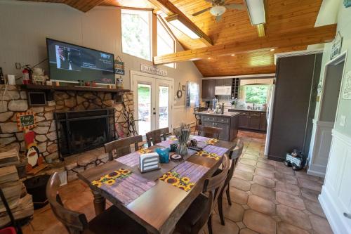 Roscoe Cabin Pet friendly in รอสโค(นิวยอร์ก) Roscoe Cabin Pet friendly in รอสโค(นิวยอร์ก)