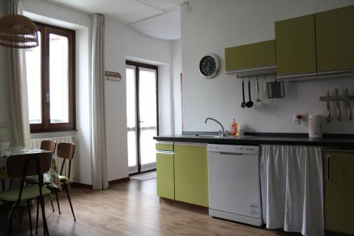 Kitchen, apartment vista monastero in Dubino Kitchen, apartment vista monastero in Dubino