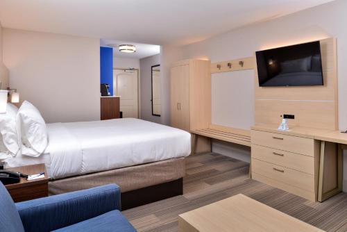Holiday Inn Express Hotel and Suites Cincinnati - Mason By IHG in Mason Holiday Inn Express Hotel and Suites Cincinnati - Mason By IHG in Mason
