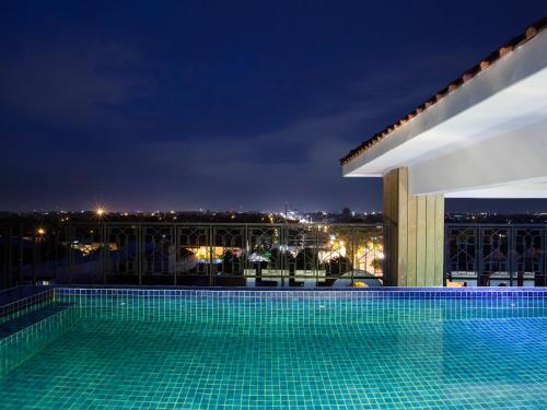 Swimming pool, The Cube Malioboro Hotel near Southern City Square Swimming pool, The Cube Malioboro Hotel near Southern City Square