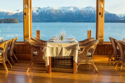 레스토랑, Correntoso Lake & River Hotel in 비야 라 앙고스투라 레스토랑, Correntoso Lake & River Hotel in 비야 라 앙고스투라