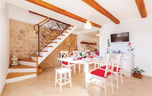 2 Bedroom Cozy Home In Grizane