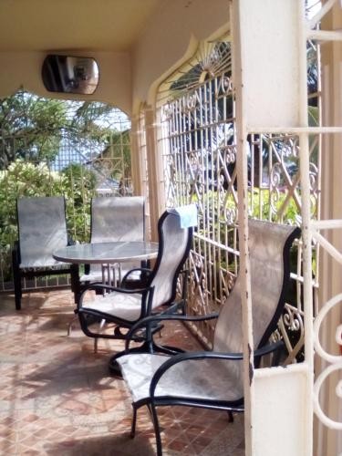 Varanda/terraço, Castlevue B&B in Montego Bay Varanda/terraço, Castlevue B&B in Montego Bay