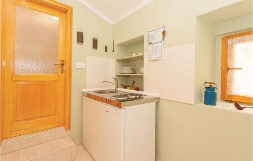 кухня, Awesome apartment in Omisalj with in Омішаль кухня, Awesome apartment in Omisalj with in Омішаль