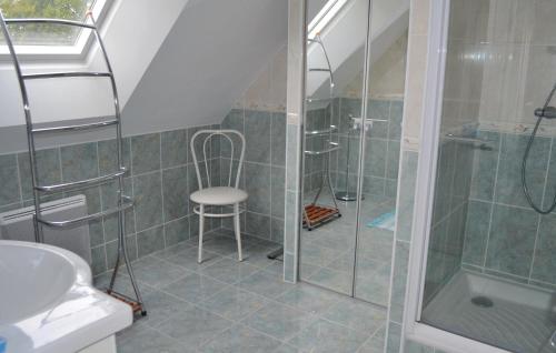 Μπάνιο, Nice home in Guehenno with 3 Bedrooms and WiFi in Saint-Jean-Brevelay Μπάνιο, Nice home in Guehenno with 3 Bedrooms and WiFi in Saint-Jean-Brevelay
