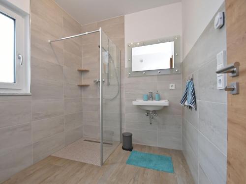 Bathroom, Holiday home with garden and terrace in Bodenw hr in the Upper Palatinate close to the Hammersee in Bodenwöhr Bathroom, Holiday home with garden and terrace in Bodenw hr in the Upper Palatinate close to the Hammersee in Bodenwöhr