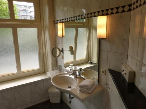 Bathroom, Hotel Vorbach in Rotterbaum Bathroom, Hotel Vorbach in Rotterbaum