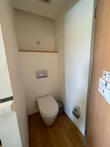 Bathroom, Cordia Hotel Surabaya Airport - Hotel Dalam Bandara near Juanda International Airport Bathroom, Cordia Hotel Surabaya Airport - Hotel Dalam Bandara near Juanda International Airport