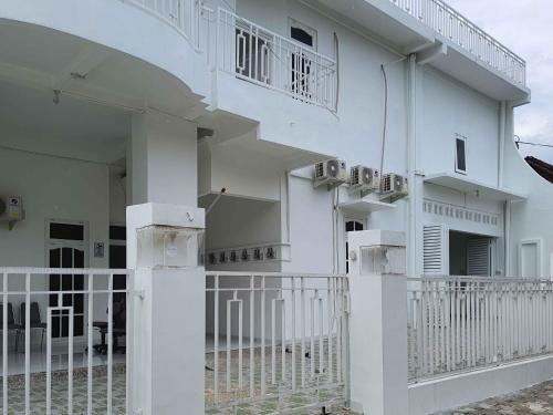 숙소 외관, RedDoorz Syariah @ Jalan Godean in Godean 숙소 외관, RedDoorz Syariah @ Jalan Godean in Godean