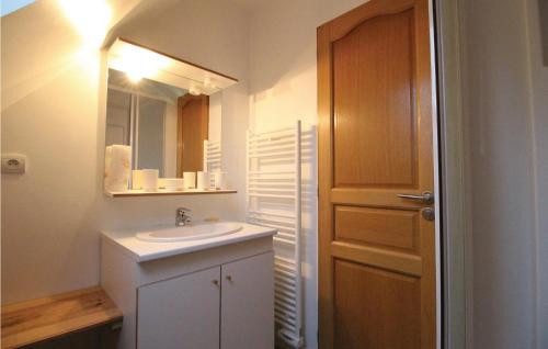 Kupaonica, Beautiful home in Le Bourg-Dun with 2 Bedrooms and WiFi in Le Bourg-Dun Kupaonica, Beautiful home in Le Bourg-Dun with 2 Bedrooms and WiFi in Le Bourg-Dun