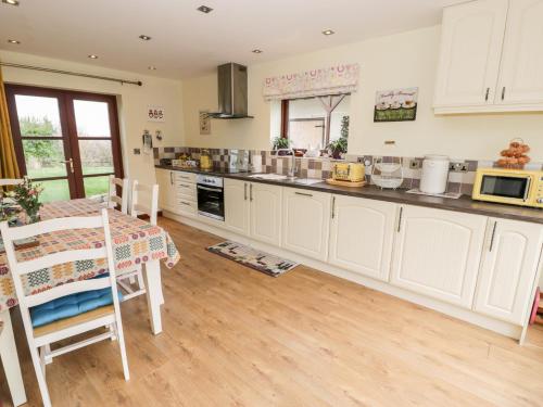 Bryn Coed Cottage in เกียร์เว็น Bryn Coed Cottage in เกียร์เว็น