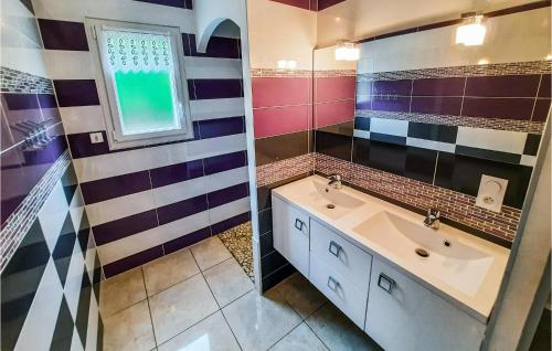 浴室, Two-Bedroom Holiday Home In St Michel Chef Chef in 聖米舍謝芙謝芙 浴室, Two-Bedroom Holiday Home In St Michel Chef Chef in 聖米舍謝芙謝芙