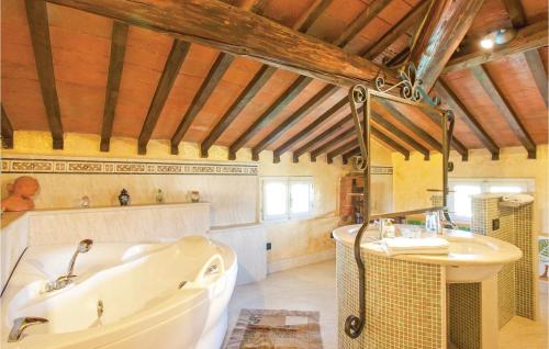 ห้องน้ำ, Beautiful Home In Castiglione Del Lago in โจเยลลา ห้องน้ำ, Beautiful Home In Castiglione Del Lago in โจเยลลา