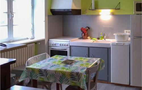 Bếp, Stunning home in Plancot with 3 Bedrooms and WiFi in Plancoet Bếp, Stunning home in Plancot with 3 Bedrooms and WiFi in Plancoet