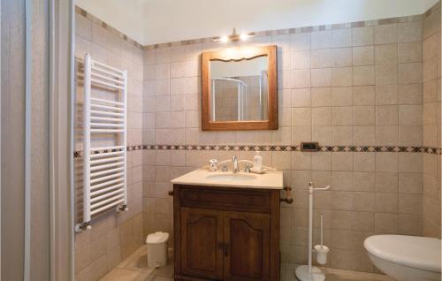 Bathroom, Nice Home In Piansano Vt With Wifi, Private Swimming Pool And Outdoor Swimming Pool in Piansano Bathroom, Nice Home In Piansano Vt With Wifi, Private Swimming Pool And Outdoor Swimming Pool in Piansano