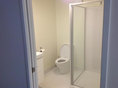 Bathroom, Central Park Studio in New Plymouth Bathroom, Central Park Studio in New Plymouth