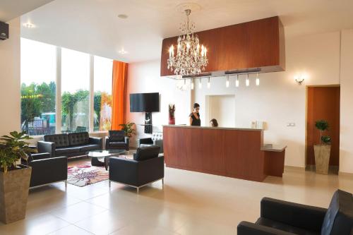 Lobby, Executive Hotel in Gennevilliers Lobby, Executive Hotel in Gennevilliers